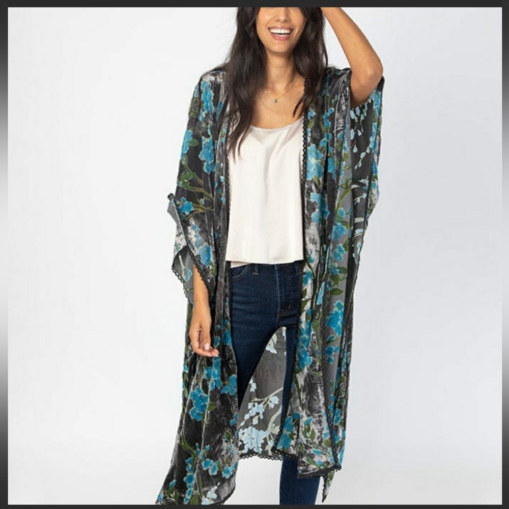 Natural Life NWT Silver Grey Floral Velvet Duster